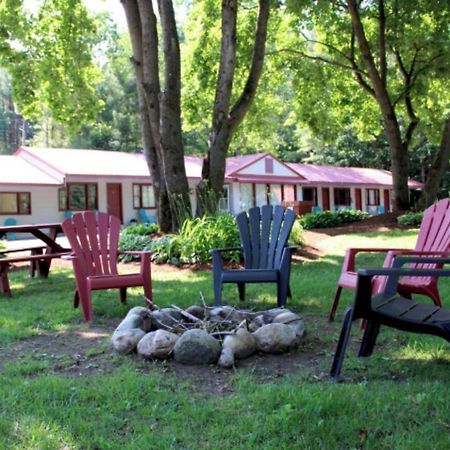 Luzerne Court Motel Lake Luzerne Ngoại thất bức ảnh