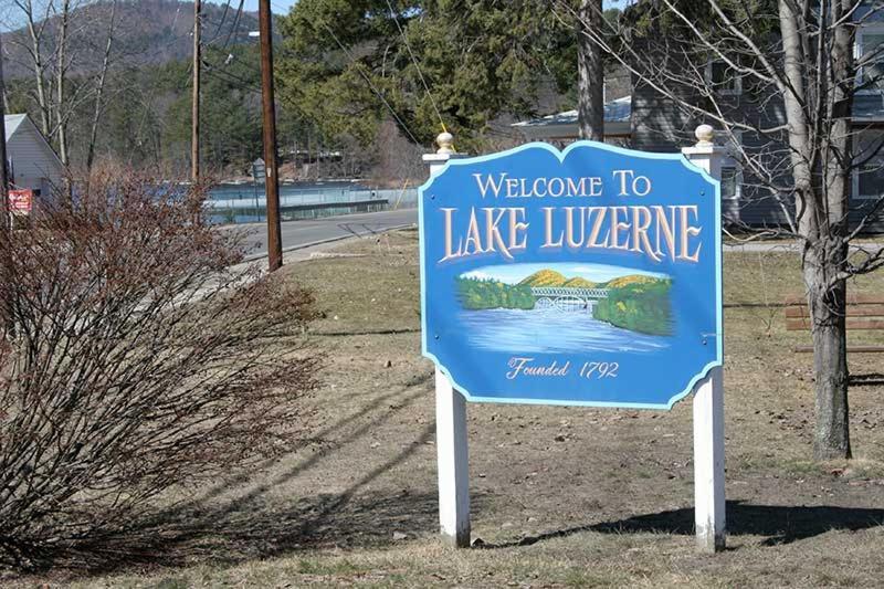 Luzerne Court Motel Lake Luzerne Ngoại thất bức ảnh