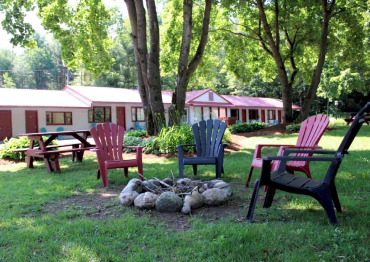 Luzerne Court Motel Lake Luzerne Ngoại thất bức ảnh