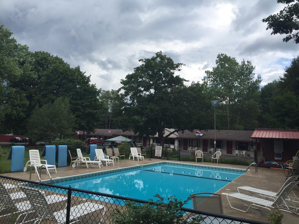 Luzerne Court Motel Lake Luzerne Ngoại thất bức ảnh