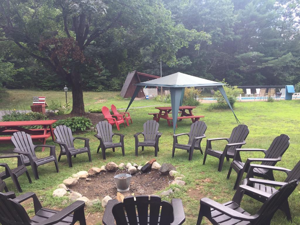 Luzerne Court Motel Lake Luzerne Ngoại thất bức ảnh