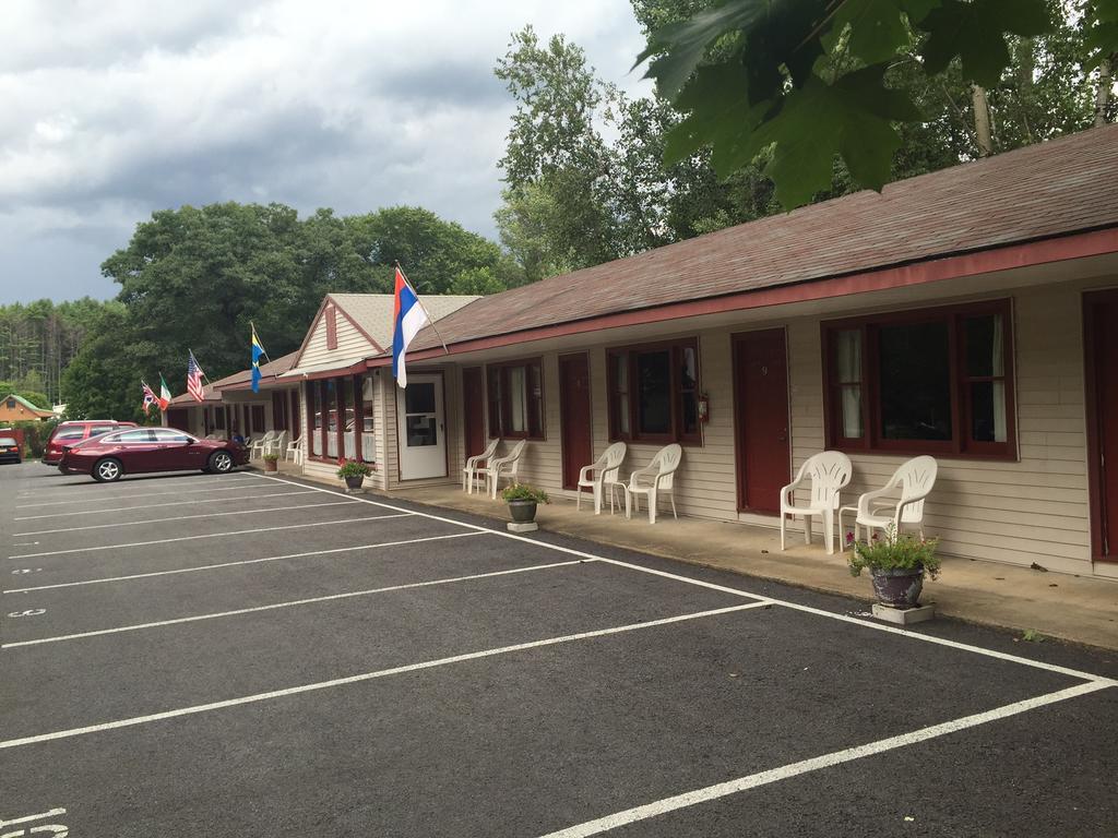 Luzerne Court Motel Lake Luzerne Ngoại thất bức ảnh