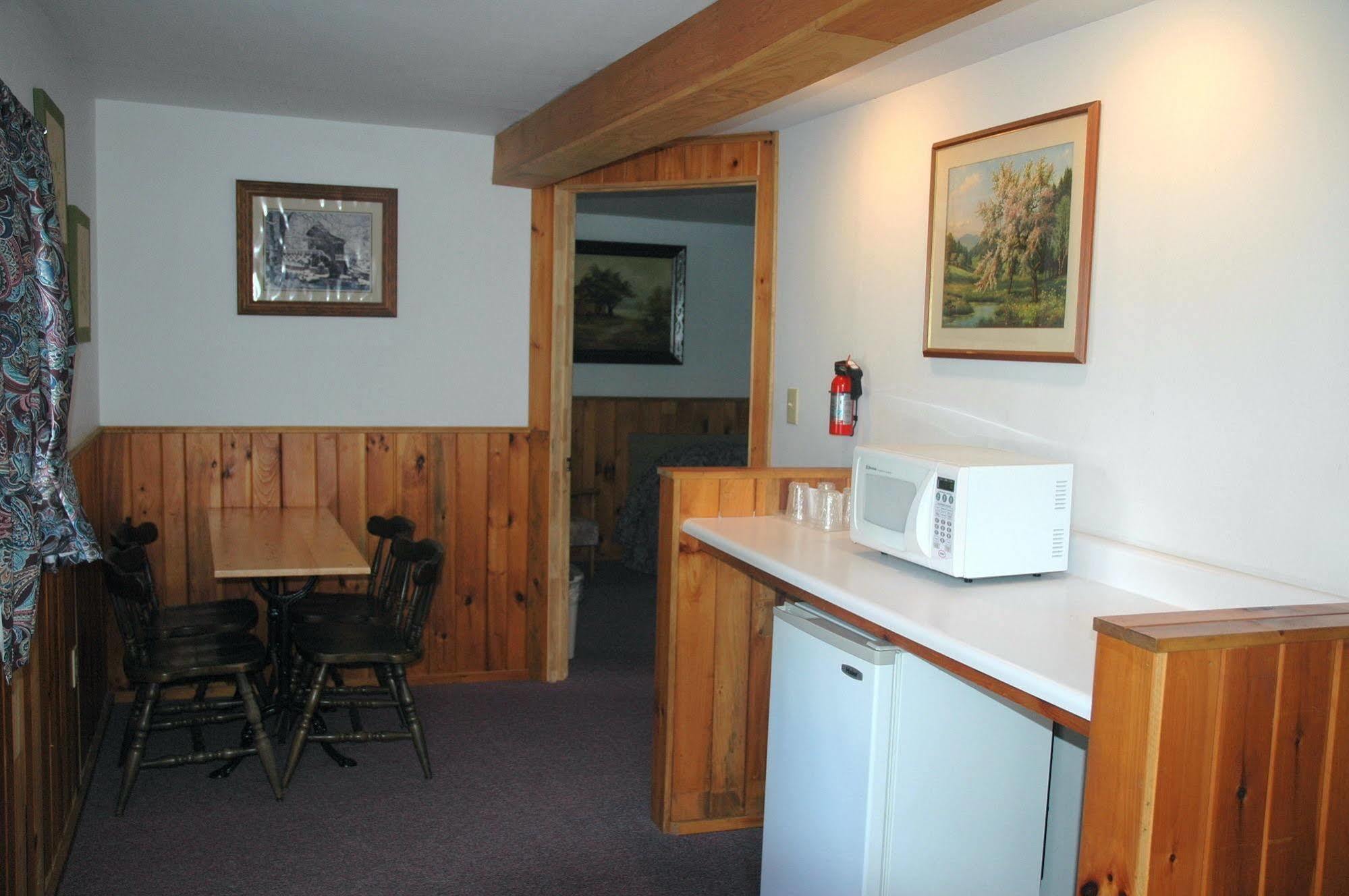 Luzerne Court Motel Lake Luzerne Ngoại thất bức ảnh