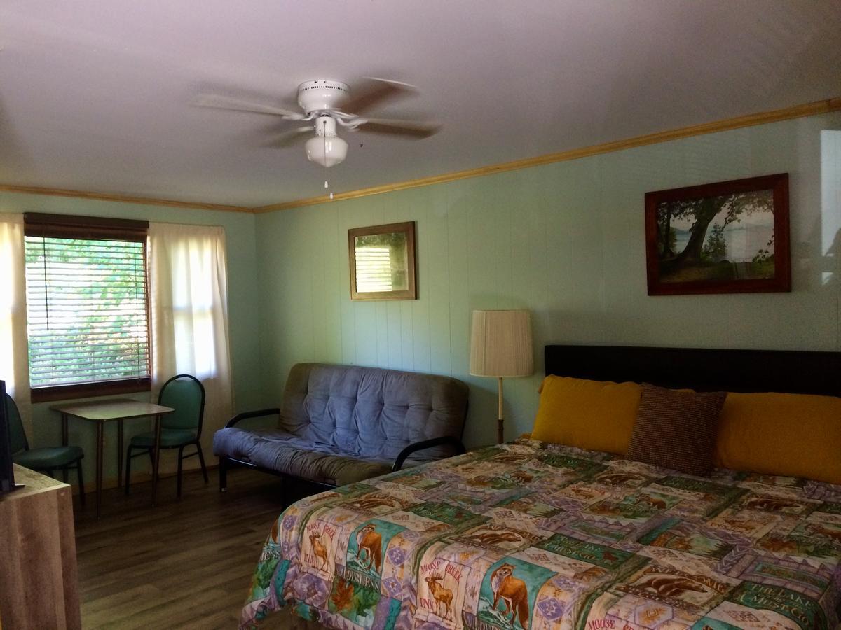 Luzerne Court Motel Lake Luzerne Ngoại thất bức ảnh